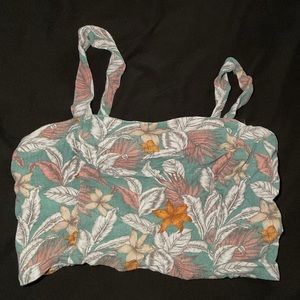 Crop top with floral pattern. Aeropostale medium